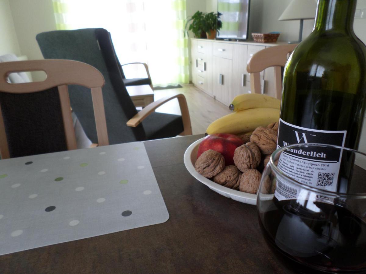 Lakoparki Apartman Veszprém Екстериор снимка